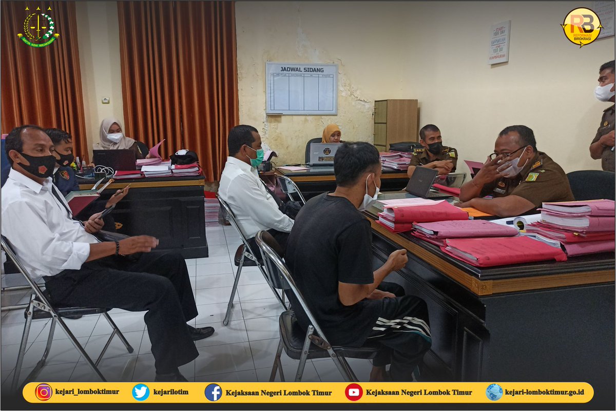 KejariLotim's tweet photo. Tahap II Perkara Narkotika tsk An. Sopian Bin Jumasih Alias Olong pasal yang dilanggar Pasal 114 ayat (2) Jo Pasal 112 ayat (2) dan Pasal 127 ayat (1) huruf a Undang – undang No. 35 Tahun 2009 tentang Narkotika.
@kejaksaan.ri
#selong #lotim #kejagung #narkotika #pidum #Kejaksaan https://t.co/WHHhOkEYOE