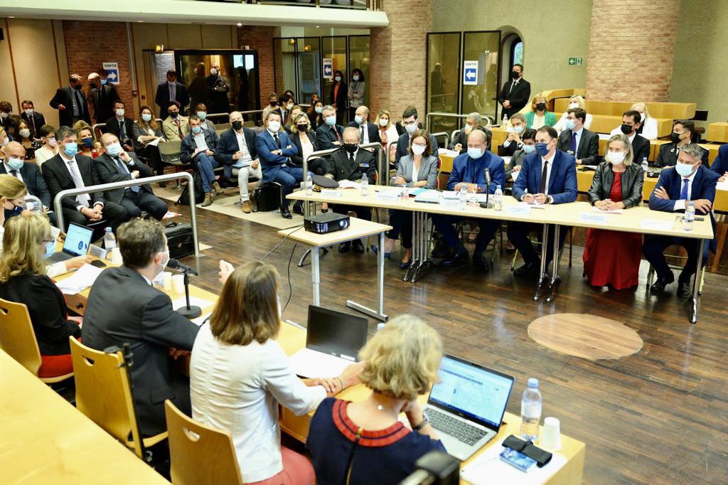 Riche matinée avec <a href="/AdeMontchalin/">Amélie de Montchalin</a> pour promouvoir auprès des élus locaux l’accueil de condamnés à des peines de travail d’intérêt général.

Grâce à une plateforme numérique enrichie, dès le 4 octobre les 70000 avocats de France auront accès aux TIG disponibles pour leurs clients.