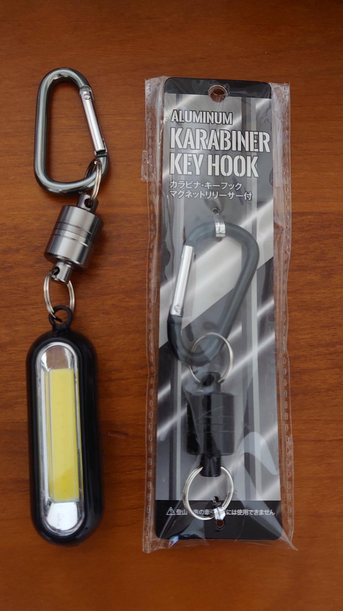 パイセン氷室 最近 買って良かった物 セリアのマグネットリリーサーとダイソーのライト 正式名称忘れた これをベルトループやバッグに付けて置くと薄暗い時に役立ちますよ ダイソー セリア マグネットリリーサー バス釣り T Co