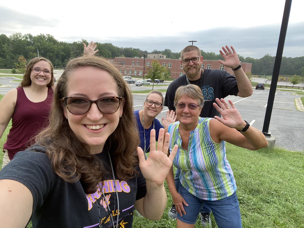 c_herrera31's tweet photo. Welcome to another school year! #PHESpride #GooseChase https://t.co/uay5dz459y
