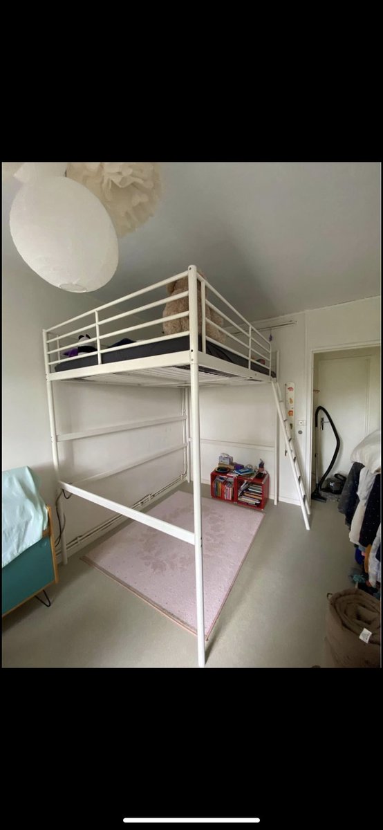 Bloody__V's tweet photo. Hey les gens, j’ai besoin de sous viiiite. J’ai plein de trucs à vendre, région Oise proche Val-d’Oise. Please RT. #vente #meubles #videmaison détails en DM https://t.co/KLT9Phf05q