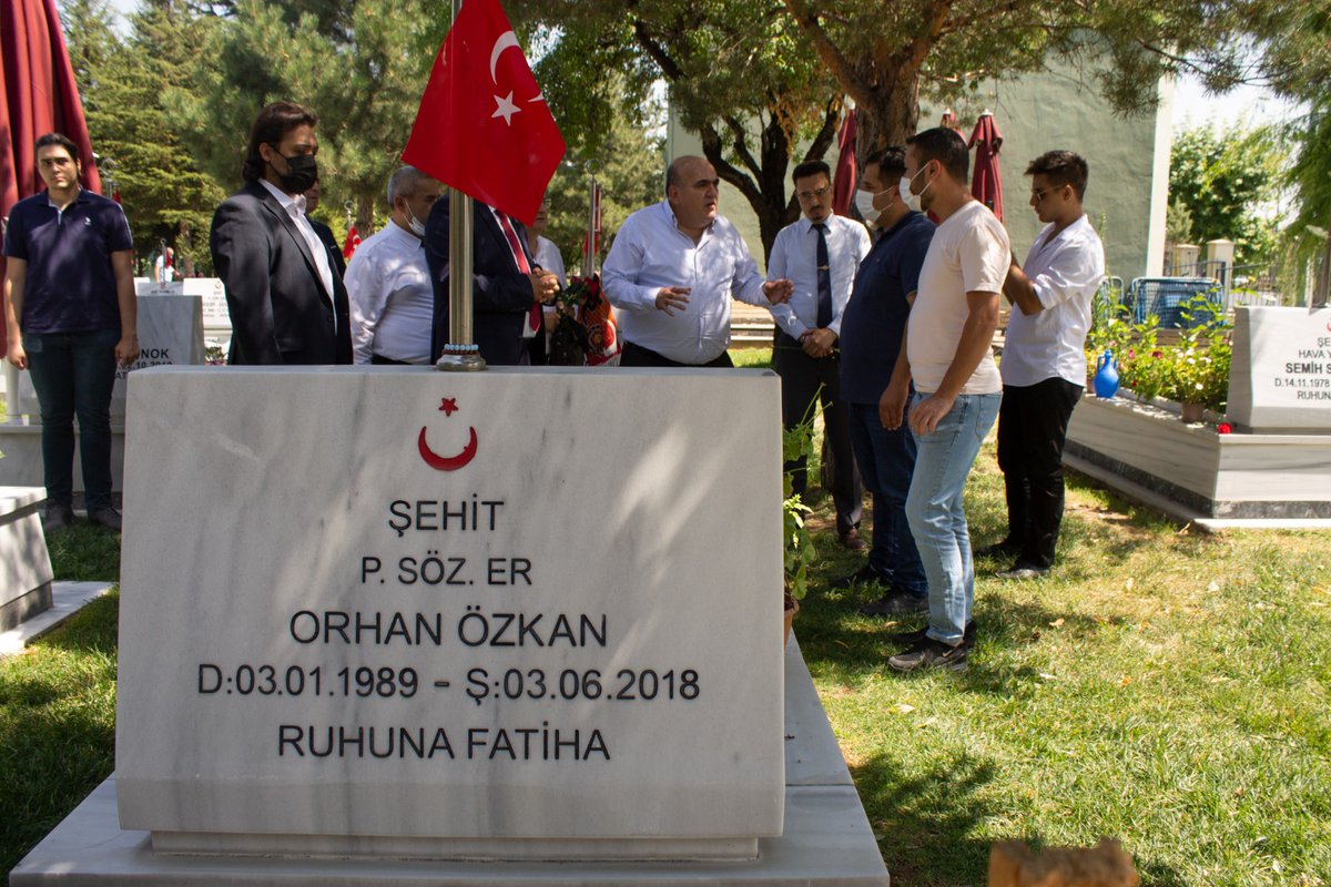 kayseridedeva's tweet photo. Zafer Bayramı vesilesiyle Deva Partisi Kayseri İl Başkanlığı olarak teşkilatımızla birlikte şehitliklerimize
ziyarette bulunduk ve şehit aileleri ile bir araya geldik.
#devadanvefa #devakayseri https://t.co/RuYKoUqsGb