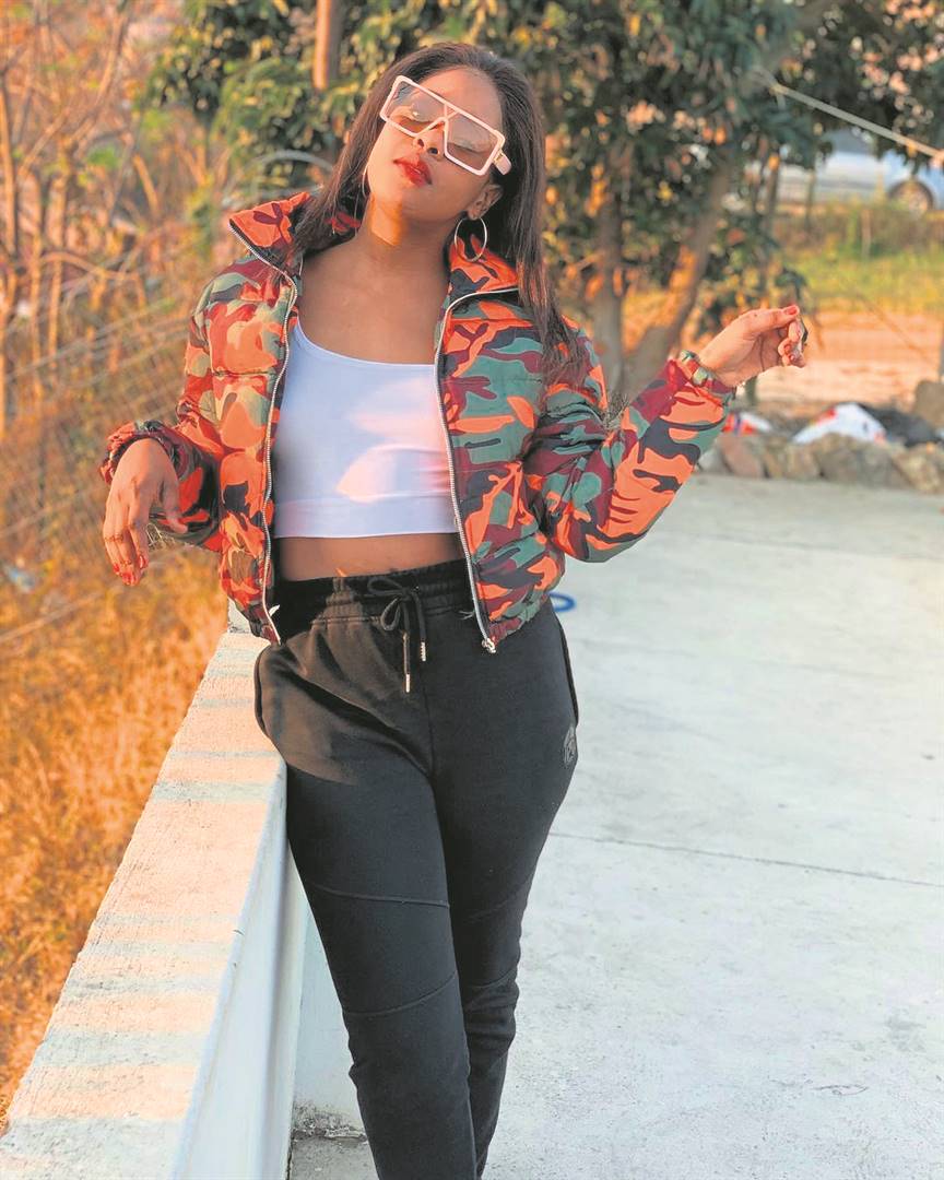 dailysunsa's tweet photo. NAIMA, BRUSH MAKE PEACE!
https://t.co/qzROpsmtfM
#NaimaKay https://t.co/SQD0EZZu5y