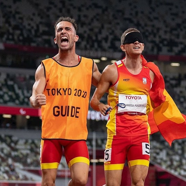 Rojo_Athlete's tweet photo. 🥇SOMOS CAMPEONES🥇!!
Gracias a todos por tanto cariño. El grito responde a todo lo que tenía dentro y había que sacar. Ha costado mucho. Muchísimo. Pero desde aquí arriba merece todo la pena.

Por favor, no dejéis de luchar por vuestros sueños de la niñez. A veces ocurren! https://t.co/tZN2Gdvugk