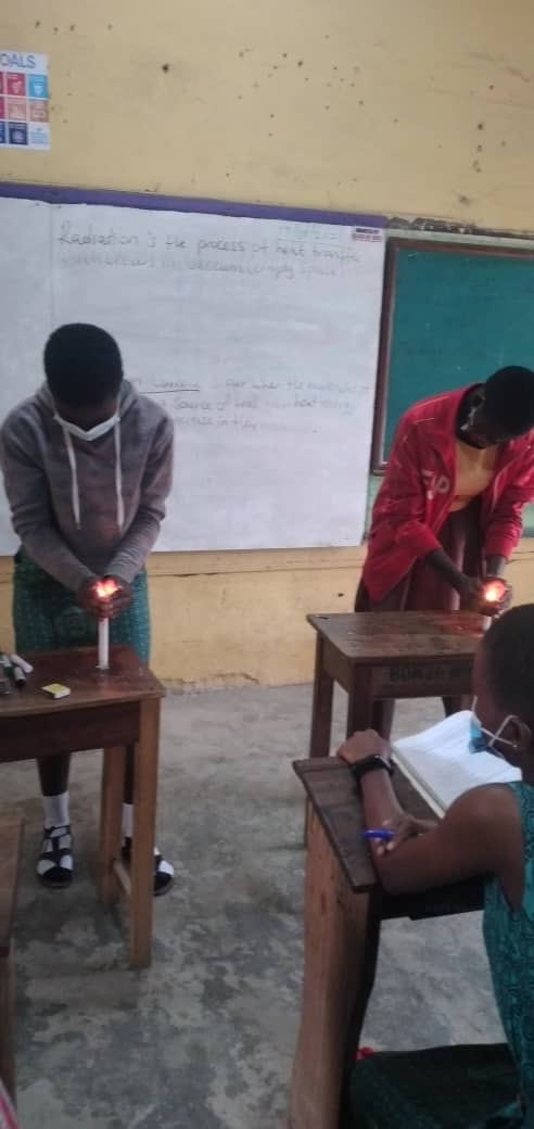 prac_sciencelab's tweet photo. Excitement is found in doing what one can totally understand.
 
Students from Bomso M/A JHS experimented on heat conduction and radiation after their theoretical class.
#HiveImpact #Experiments #Bomso #Science https://t.co/SX9EsZXt1h