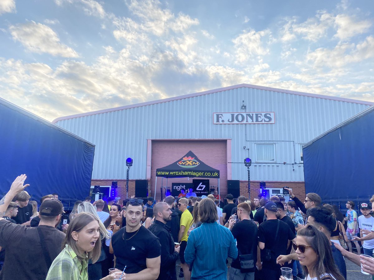 WXM_Lager's tweet photo. We’d like to thank everyone that came out yesterday &amp; made the event so much fun! Once again, the respect shown to the premises &amp; our staff was first class 🤝 

Well done to @BrodyrOfficial &amp; all the DJ’s! 🎶👏

Now for @Wrexham_AFC to finish off the weekend in style!🤞🔴⚪️ https://t.co/SZg2568vBF