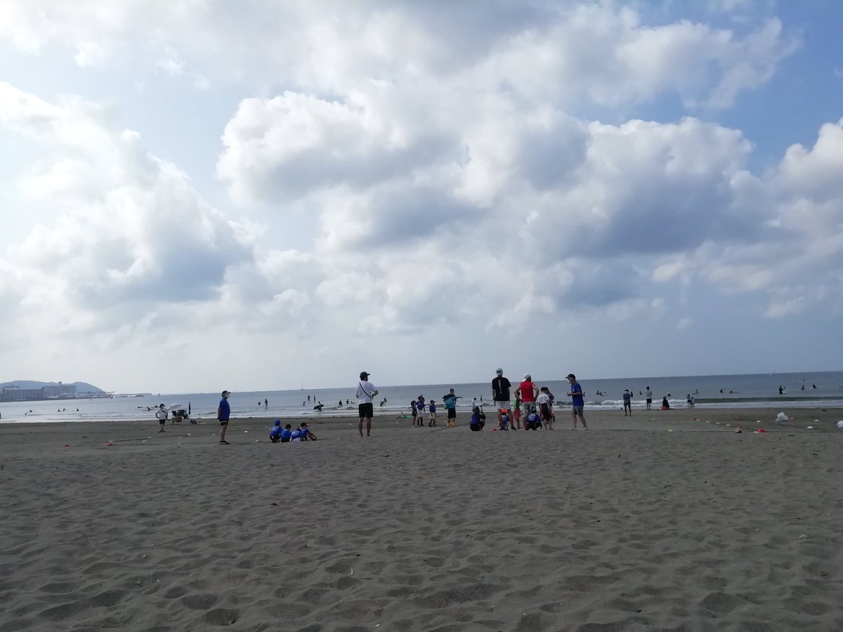 ট ইট র 鎌倉の三姉妹ママ 元ピラティスインストラクター 週末は由比ガ浜と藤沢市の秋葉台グラウンドで 秋葉台公園の市民プール もついでに遊んだけど流れるプールとか色々あって もうすぐ夏休みが終るけど 学校プールも沢山通いました 楽しかった