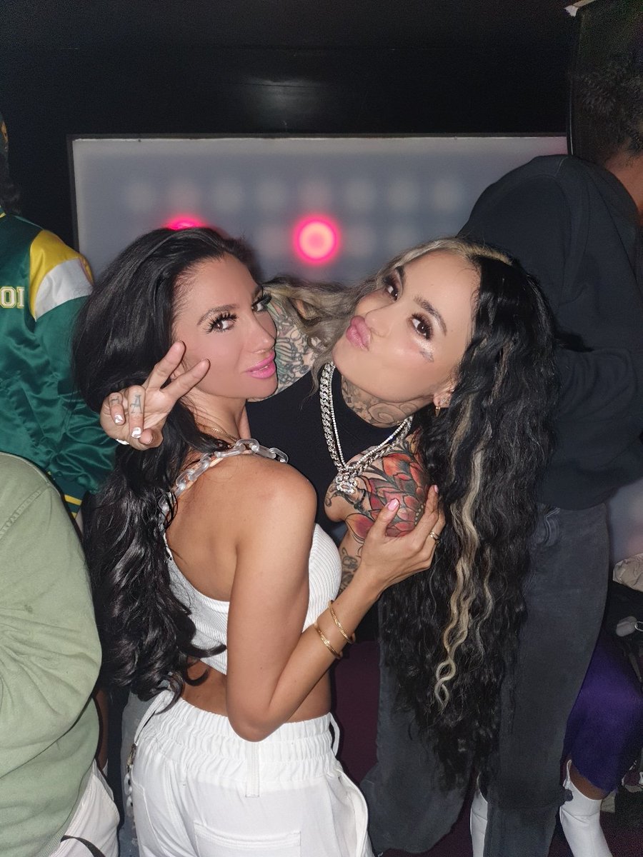 Mitrawicks1's tweet photo. I like my girls just like I like my honey  🍯 @Kehlani  #LxZevents #Kehlani @WeAreLibertine  
https://t.co/b2GRxMoO2u https://t.co/lKau2xLe0h