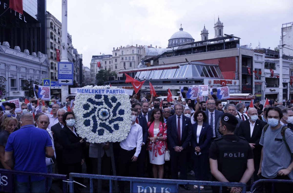 mpbakirkoy's tweet photo. Memleket Partisi Bakırköy İlçe Başkanlığı olarak @memleketistnbul İstanbul İl Başkanlığı’mızla birlikte Taksim Meydanı’nda  30 Ağustos Zafer Bayramı çelenk törenine katıldık  #30 Ağustos #zaferbayramı https://t.co/FS3vECUrLo