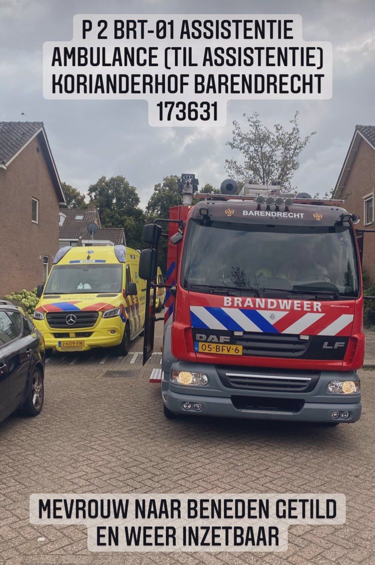 brwbarendrecht's tweet photo. Zojuist de @AmbulanceRR geassisteerd bij het tillen van een patiënt #brandweer #barendrecht #brandweerbarendrecht #brandweerrotterdam #rotterdamrijnmond #vrijwilligebrandweer #VRR #firefighters #feuerwehr #brand #hulpverlening #dienstverlening #fire247 #alsdebrandweer https://t.co/AdgNjfjygN