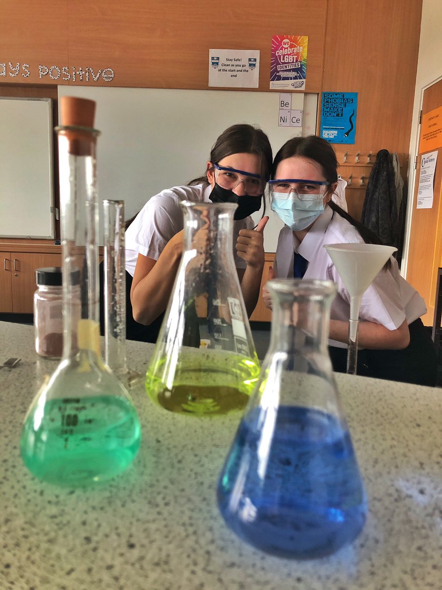 KHS_Sci's tweet photo. Advanced Higher chemists were carrying out complexometric titrations today. Here they are showing all their good practice including comparing end-point colours. 🎨 Fab job girls! 🙌#GirlsInSTEM https://t.co/5JUA6rKTGj