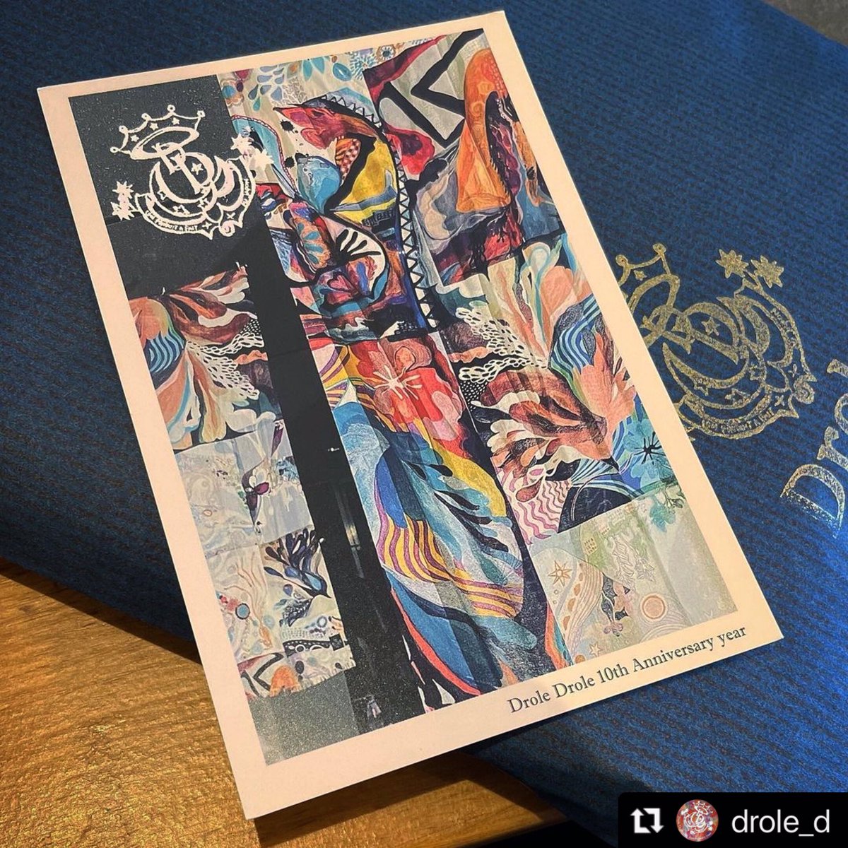 keedaoikawa's tweet photo. ストールのDMが出来た模様...♪ 
#droledrole
#ドローレドローレ
#ストール
#日本製
#洗えるストール
#抗菌ストール
#抗ウイルスストール
#及川キーダ #oikawakeeda #keedaoikawa #illustration #drawing #keeda_illustration #keeda_drawing #art https://t.co/uZbkKxVv5A