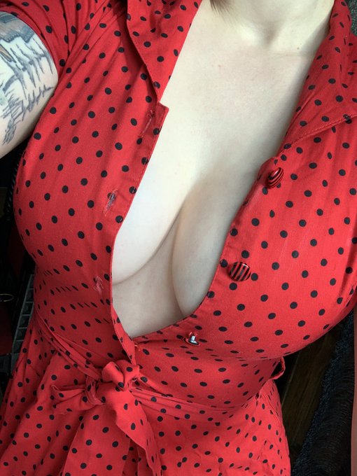 Show me some love for sundresses ☀️ https://t.co/Bfk7SwyWBI