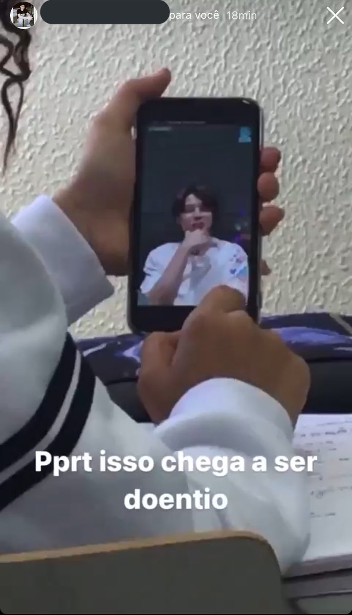 gabiantualpa's tweet photo. ME FILMARAM NA AULA https://t.co/gayN6MIaRg