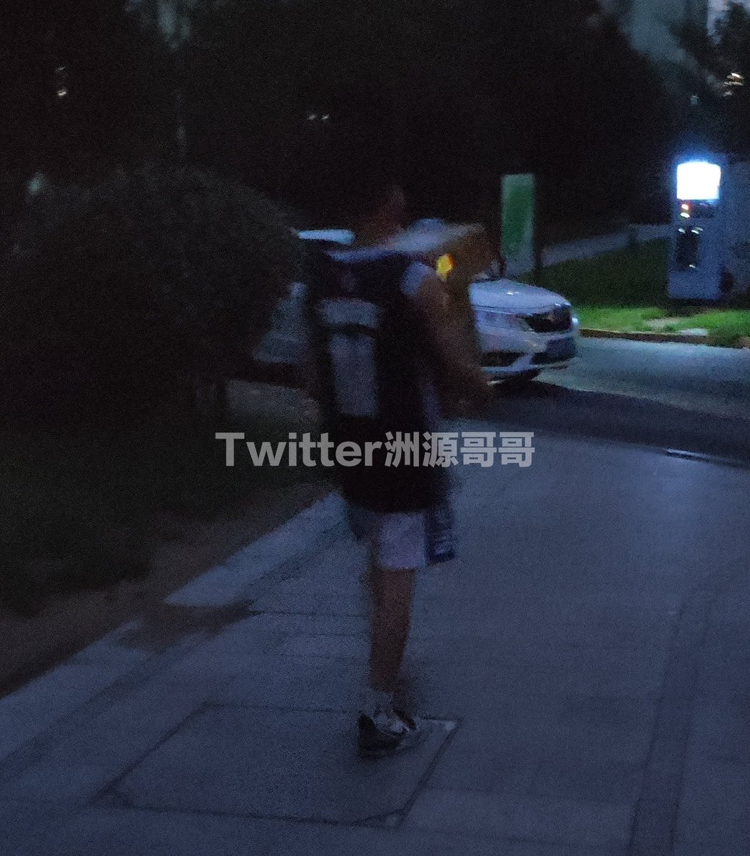 救命回家取个快递都要这样折磨我 刚回家的高中生 一开口声音直接听y了也太少年了吧 巨tm帅转身👴直接心脏骤停
—— 来自ICU Twitter客户端