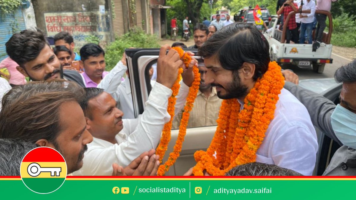socialistaditya's tweet photo. फूलपुर एवं प्रतापपुर विधान सभा में आज रोड शो के दौरान विभिन्न स्थानों पर सभी द्वारा किये गए स्वागत का हृदय से अभिनन्दन। 🙏 https://t.co/9ST2XJjvHL