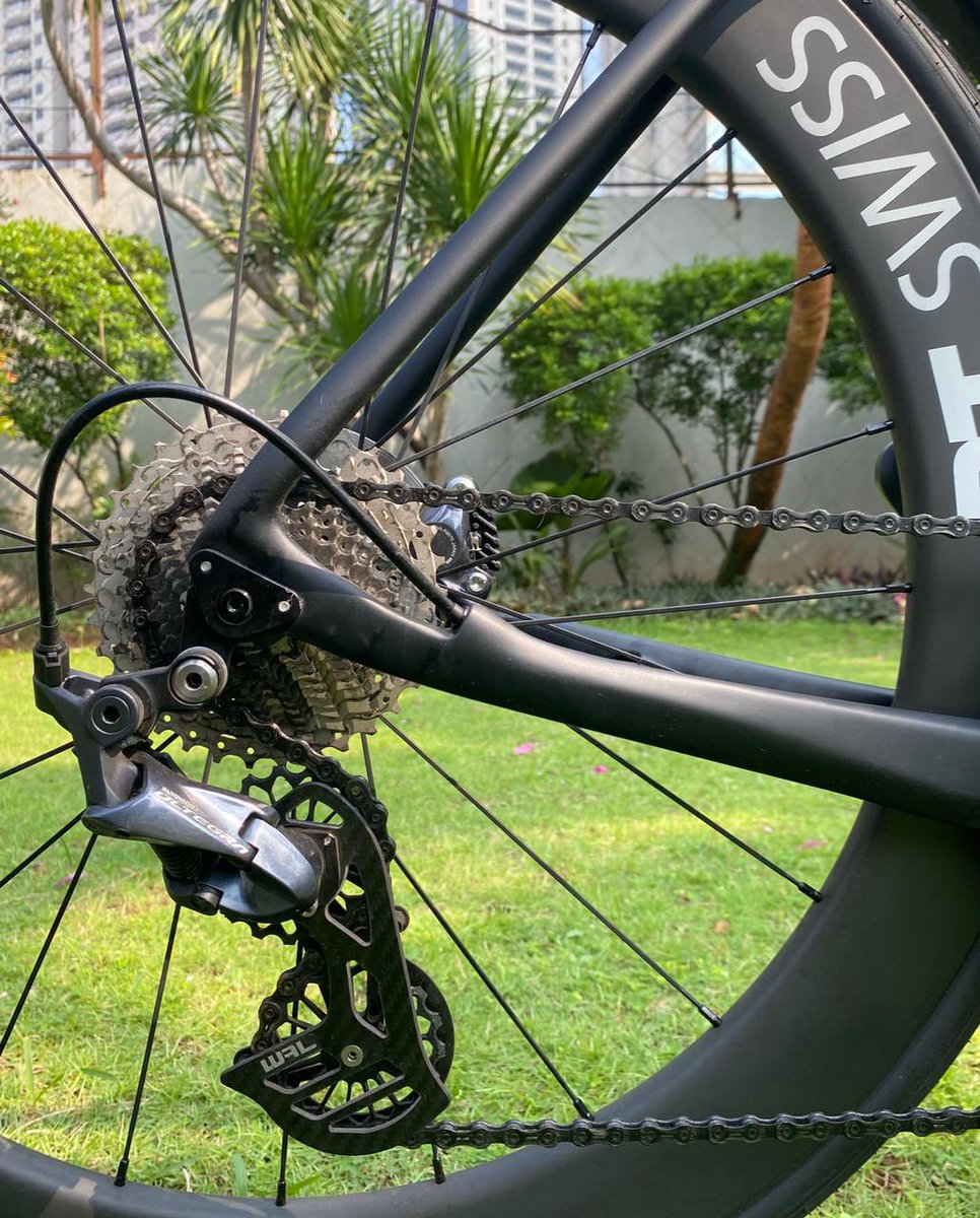 kennygerald's tweet photo. Buat yg bosen fixed / mau nambah koleksi, siapa tau. 
De Rosa SK Pininfarina 
Original 
Size : 52
Groupset : Ultegra R8020 + OSPW WAL
Pedal : look
Wheelset : DT Swiss ARC 1100
Dropbar : Vision Metron 5D
Bartape : Supacaz
DM / wa 087880257800 thank you #fnfjb #frfjb https://t.co/biHX2RCg1p