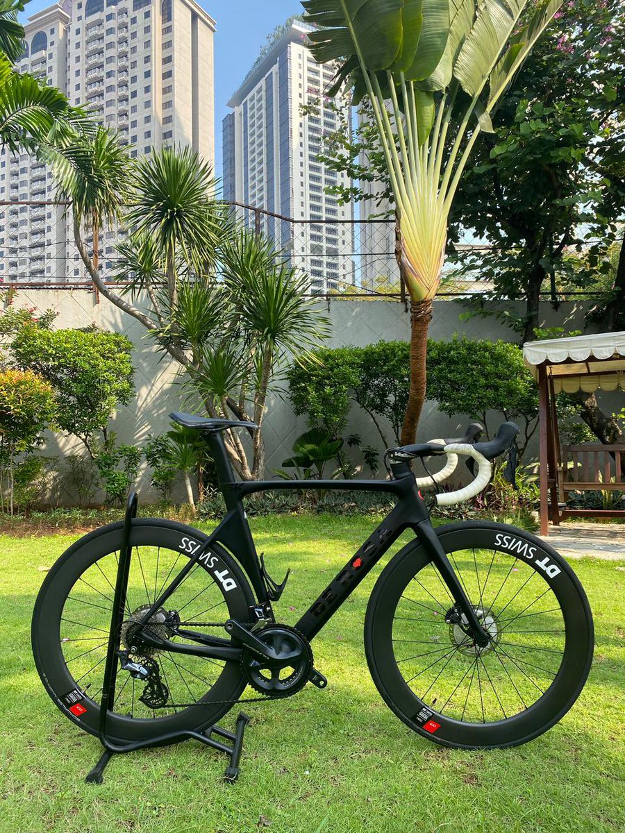 kennygerald's tweet photo. Buat yg bosen fixed / mau nambah koleksi, siapa tau. 
De Rosa SK Pininfarina 
Original 
Size : 52
Groupset : Ultegra R8020 + OSPW WAL
Pedal : look
Wheelset : DT Swiss ARC 1100
Dropbar : Vision Metron 5D
Bartape : Supacaz
DM / wa 087880257800 thank you #fnfjb #frfjb https://t.co/biHX2RCg1p