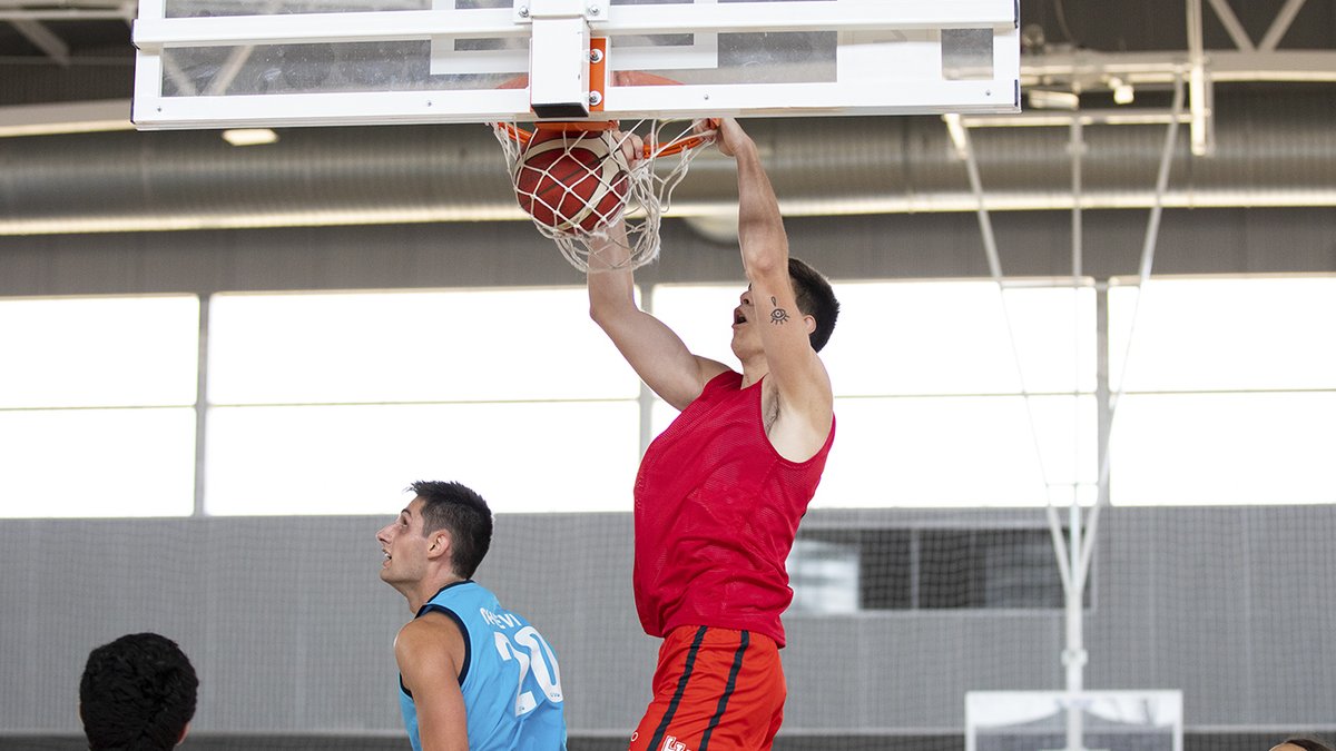 BaloncestoVa's tweet photo. | LIGA EBA |

"La Flecha abrió el año ganando a la UVa"

Primer partido de la temporada en el baloncesto vallisoletano. @cblaflecha y @UVaEBA debutaron en la #CopaEBA con victoria arroyana por 68-82.

https://t.co/1LihuLqhBc

📸 @mazu_photos 

#BaloncestoValladolid https://t.co/lXqarYh1Cb