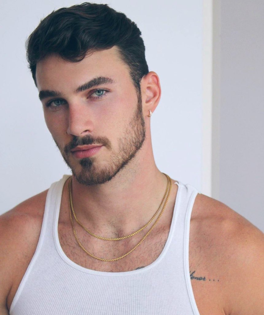 shamelesscarson's tweet image. 𝐂𝐀𝐑𝐒𝐎𝐍 𝐆𝐀𝐋𝐋𝐀𝐆𝐇𝐄𝐑

𝐛𝐢𝐬𝐞𝐱𝐮𝐚𝐥. 𝐬𝐞𝐜𝐨𝐧𝐝 𝐨𝐥𝐝𝐞𝐬𝐭 𝐠𝐚𝐥𝐥𝐚𝐠𝐡𝐞𝐫. 𝐭𝐰𝐞𝐧𝐭𝐲-𝐬𝐢𝐱 𝐲𝐞𝐚𝐫𝐬 𝐨𝐥𝐝. 𝐢𝐧 𝐭𝐡𝐞 𝐦𝐨𝐝𝐞𝐥𝐢𝐧𝐠 𝐢𝐧𝐝𝐮𝐬𝐭𝐫𝐲. 𝐬𝐨𝐧 𝐨𝐟 𝐟𝐫𝐚𝐧𝐤, 𝐦𝐨𝐭𝐡𝐞𝐫 𝐮𝐧𝐤𝐧𝐨𝐰𝐧. 𝐧𝐞𝐯𝐞𝐫 𝐦𝐞𝐭 𝐡𝐢𝐬 𝐬𝐢𝐛𝐥𝐢𝐧𝐠𝐬.