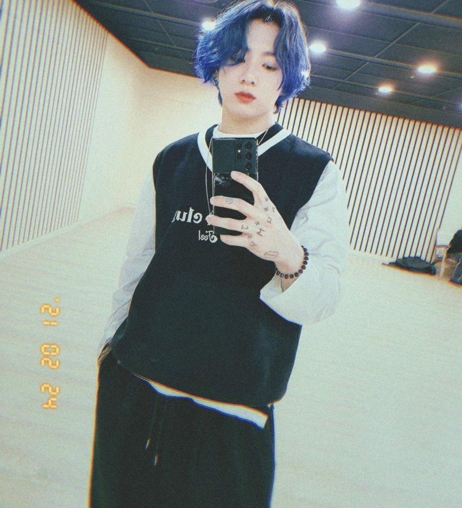 Daily_JKUpdate's tweet photo. Clothing brand @GVGSHOP message to JUNGKOOK
Hello, I'm GVGSTORE.
As Jungkook wore Korean street brand, We're here like this.Thank you ARMY & Jungkook for your birthday. 정국 Jungkook who gladly supported the product for free.
참여브랜드: #MACKBARRY #DiamondLayla #FEELENUFF https://t.co/hgbVMBmmKk
