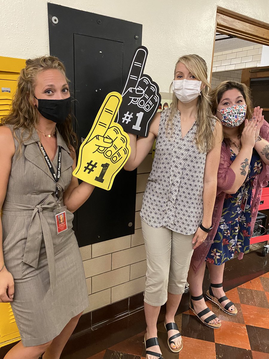 AkronNorthHS's tweet photo. North staff welcomes 9th and 10th graders back to school in style with a clap in this morning! #WePointNorth #StrongerTogetherAPS https://t.co/nHvcmpavt4
