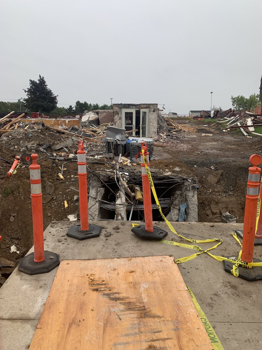 LynnRandall01's tweet photo. Over the past 2 decades, I have spent countless hours playing and learning in the South Gymnasium alongside a number incredible pre-service physical education teachers. Attached are two pictures of the entrance to the South Gymnasium. https://t.co/g0Zrcbq1Ch
