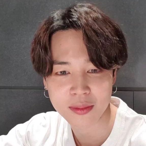 — Traducción del vlive de #JIMIN : 'Hola, soy Jimin. Estoy aquí.' @BTS_twt #BTS #BTSARMY