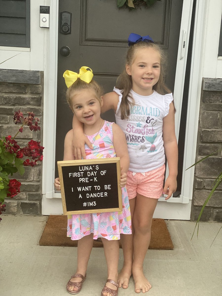 How did this happen!? This week pre school for Luna and next week Kindergarten for Ellie! #belikeMommyinschoolplease