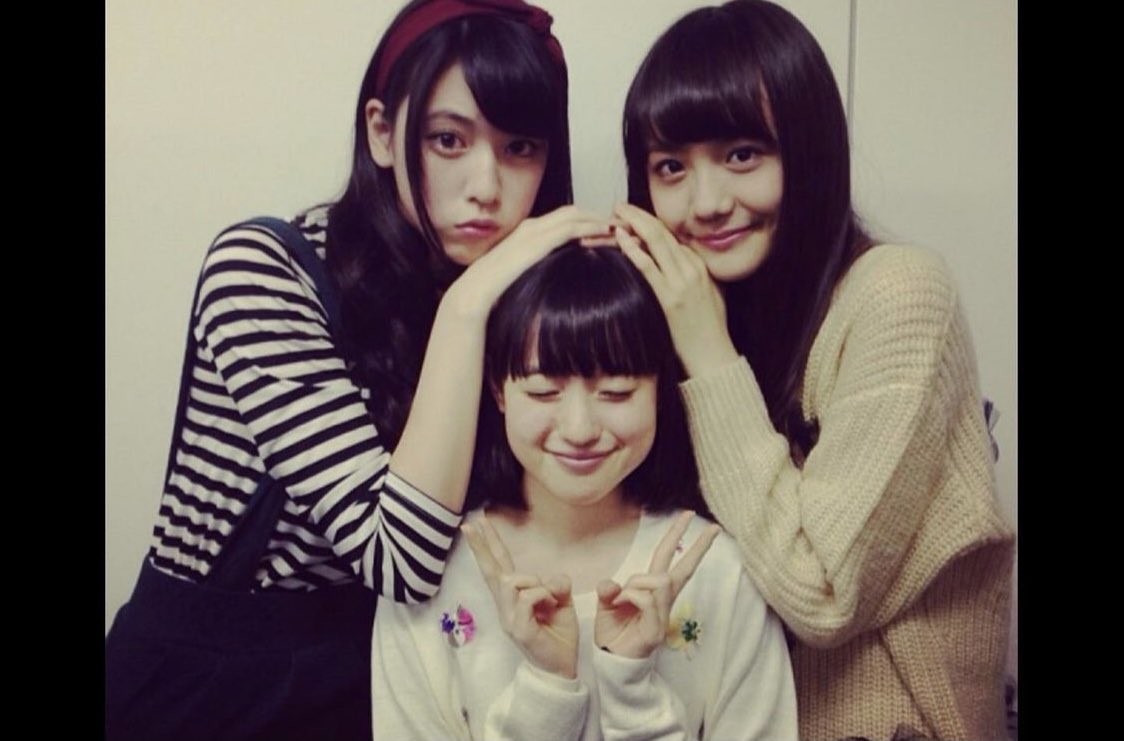 アミュ神 三吉彩花ちゃんの前髪が伸びて 松井愛莉ちゃんの髪の毛が短くなって 武藤彩未ちゃんの背丈が変わらなくても なんにも変わらない3amが愛おしい 本当に私にとって原点にして頂点 大好きな曲が今日も目覚ましなの さくら学院 T Co