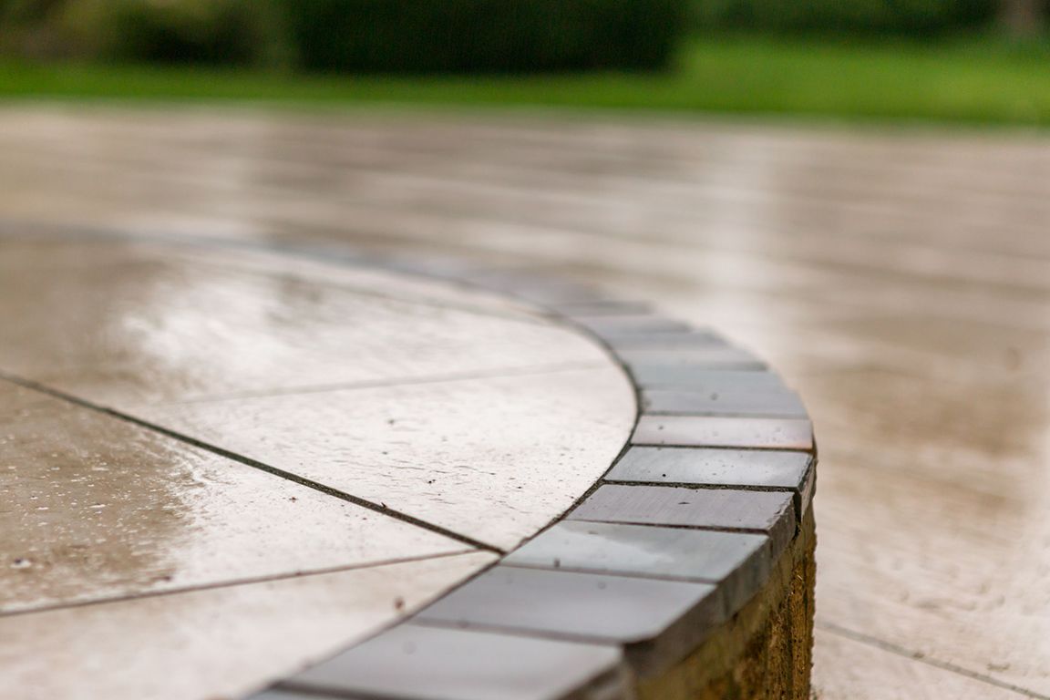 Every member of our team takes great pride in their work - ensuring it’s nothing less than perfect. Take a look at the testimonials on our website to see for yourself: buff.ly/3aWsBlh
#happycustomers #newdriveway driveway #landscaping