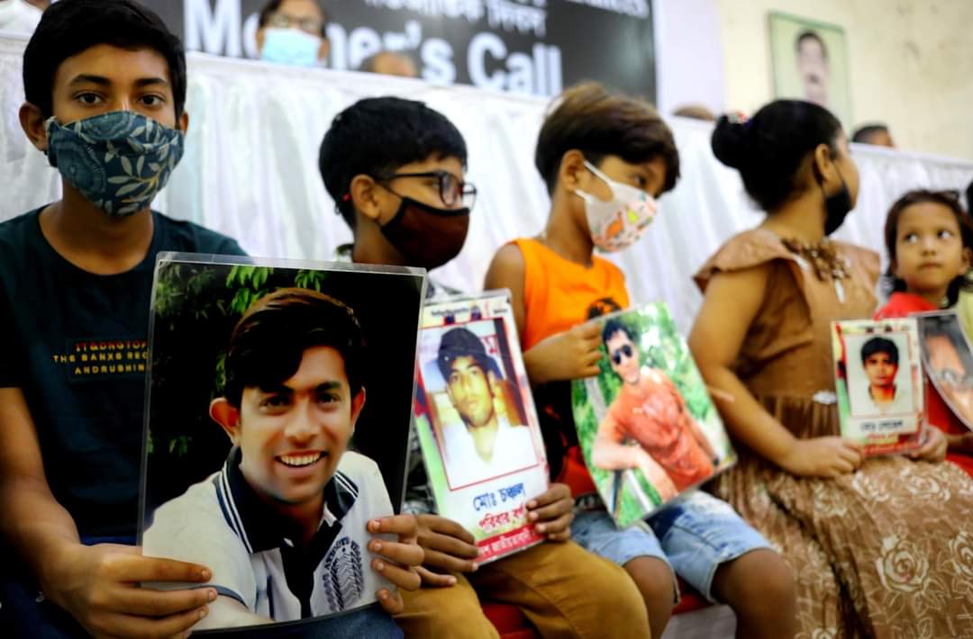 NorulAbsar581's tweet photo. Just a request to the relatives today, at least return the body ...
 On the occasion of "August 30" International Day for the Prevention of Missing Persons, the missing husband, children and missing relatives are waiting attheNationalPressClubonMonday.BangladeshBNPNational Party https://t.co/GLKg3xZ5rn
