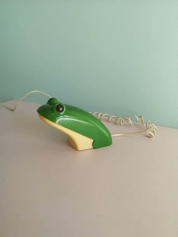 BufbertBeefcake's tweet photo. I need the #frogphone https://t.co/EcKsh5gwfr