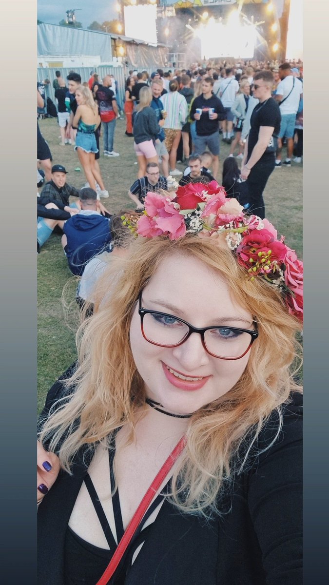 DeliaFPL's tweet photo. Le festival vibes๐ #nofpl content today๐ https://t.co/O2QgrAB0i8