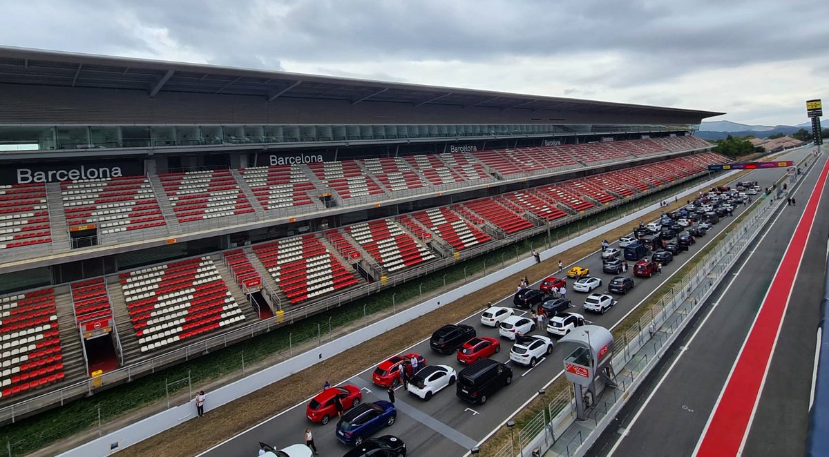 Circuitcat_cat's tweet photo. El món del motorsport rendeix avui, dia de Racing Test al Circuit, un homenatge sobre rodes a Ian Planas. Et trobem molt a faltar. #sempreIan https://t.co/RFJhs4tY2f