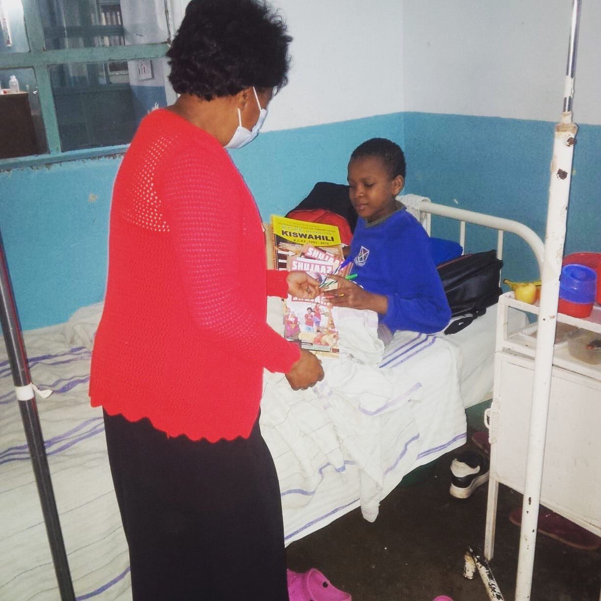 Loah_Org's tweet photo. @textbookcentre , Once again thank you for your generous donations. Some of our candidate mentees have revision books for their upcoming exams.
#gratitude
#booksdrive
#sdg4 https://t.co/L5xutrjhi4