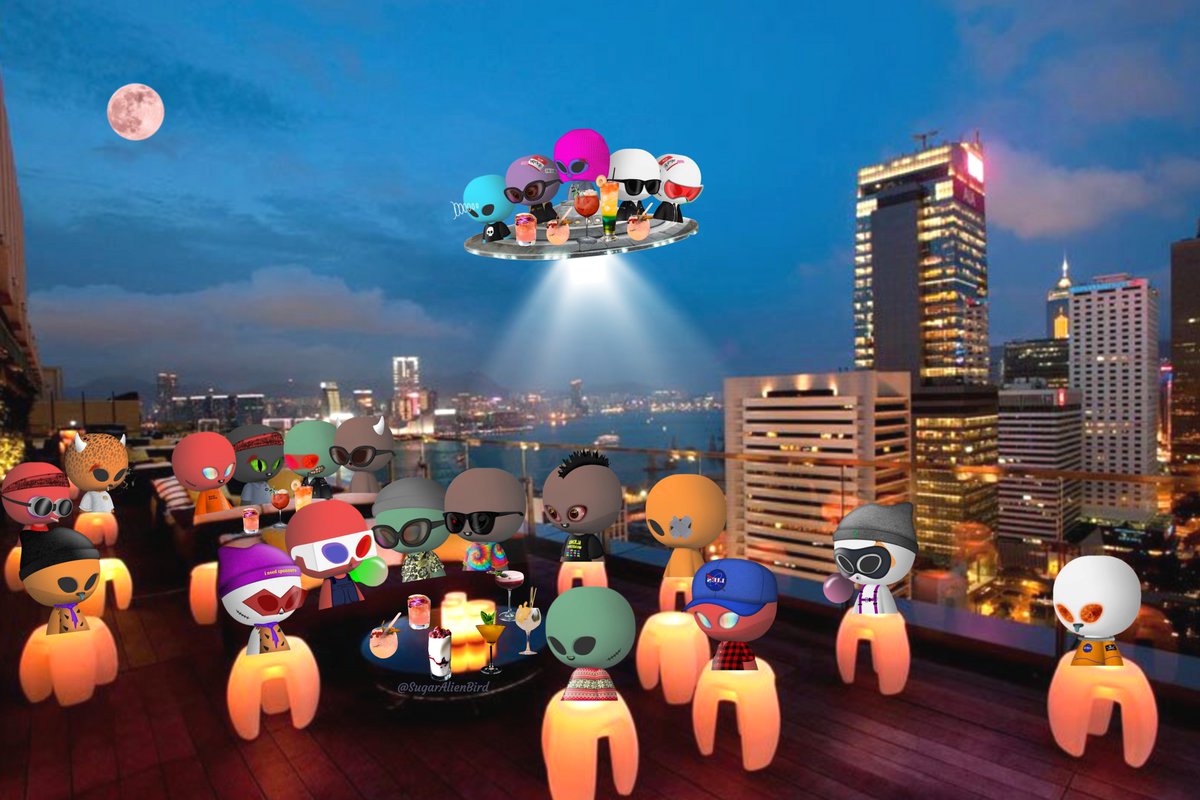 SugarAlienBird's tweet image. Rooftop bar #HongKong getting grounded after a day of saucering around...

#AlienBoyInvasion

🛸👾🍻👽🍺👽🥂🤪🍷👾🍷🛸
