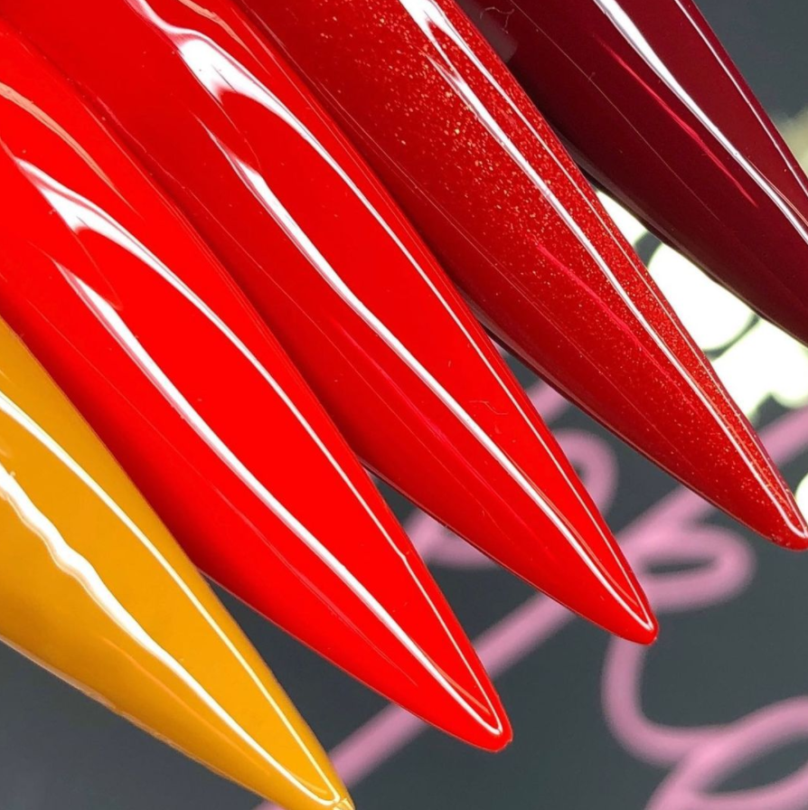 The colors of a TRUE GIRL BOSS 😍🌈💋

#lovecandycoat #nails #gels #nailart