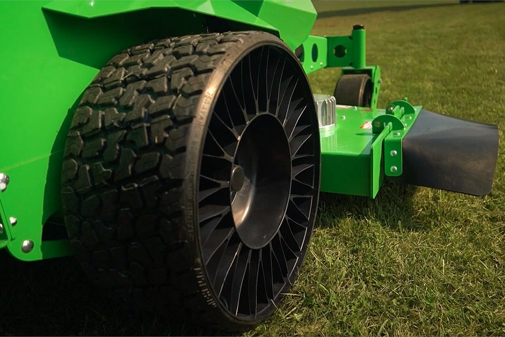 Don’t let a flat hold you back. Our mowers run on Michelin airless turf radial tires. That’s just the long way of saying you’ll never have to deal with a flat tire on your mower again. 

Learn more at hubs.li/H0VN_rG0.

#MeanGreenMowers #Michelintires #Michelin