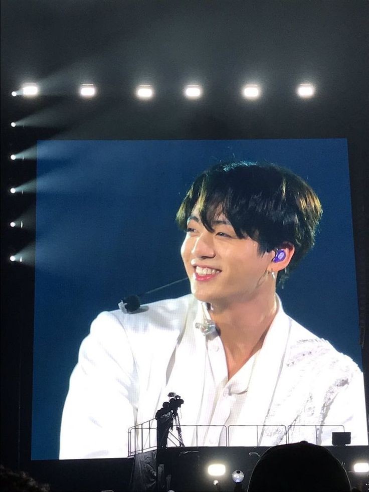 ggukk_blue's tweet photo. –Pruebas de que Jeon Jungkook es un verdadero ángel; un thread muy necesario. 
[ @BTS_twt ] 
#JungkookBirthday #JungkookDay https://t.co/6hkIXbPcll