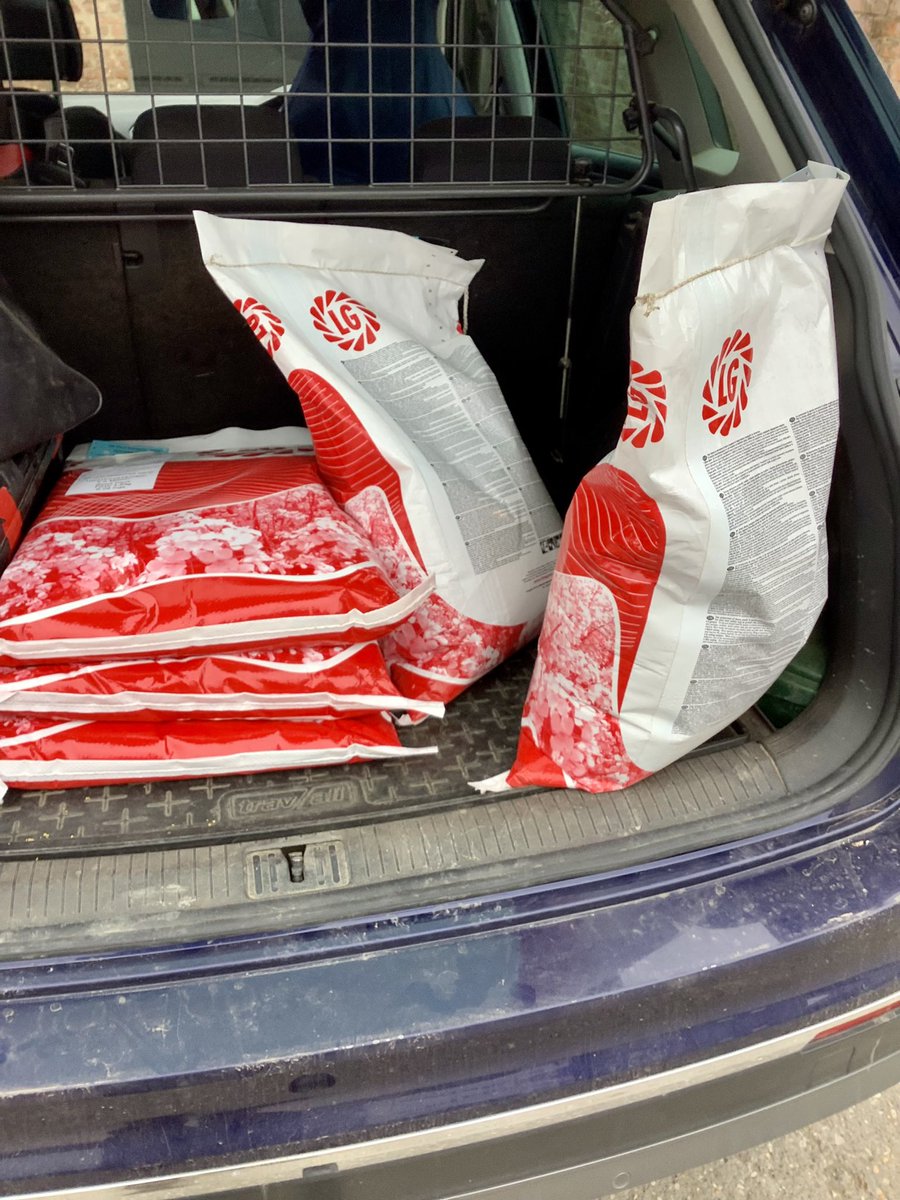 mini_seed_man's tweet photo. A bit more OSR going out to keep them going over the bank holiday weekend @LGSeedsUK @NickersonUK #LgAmbassador #fullyloadedhybrid 😀👍 https://t.co/wqNXv1sMGk