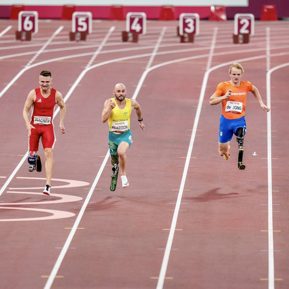 Joël eindigde in de 100m finale vandaag als 8e. Een bijzonder knappe prestatie! Gefeliciteerd Joël!