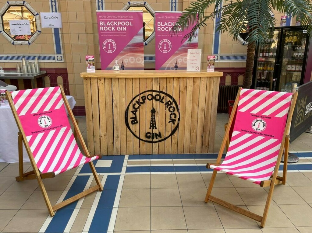 Thanks to all that visited our pop-up gin garden at #Dirtydancing in the fantastic Winter Gardens, Blackpool. Your support is really appreciated and hope you enjoyed! See you somewhere soon!
🗼🥤🍸💕🎡🎢🌊🏄‍♀️🍭🇬🇧🍓🏖
.
.
.
.
.

#gin #pinkgin #newbatch #sm… instagr.am/p/CTMsha5oWC2/