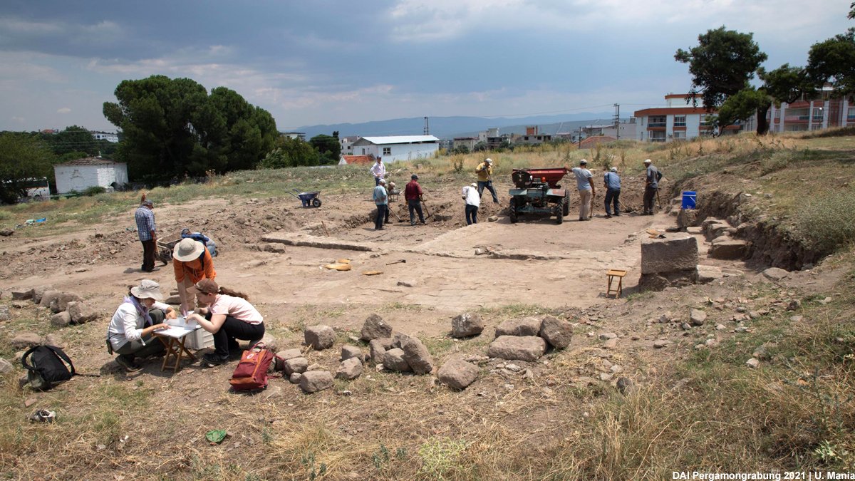 dai_weltweit's tweet photo. The pandemic still asks for precautions in archaeological #FieldResearch too.

But we're glad some projects could already resume work - and are now reporting back with exciting results. Like e.g. the colleagues from #Pergamon in this recent blog post:

https://t.co/QaciFKohX2 https://t.co/qFkcbyiSP0