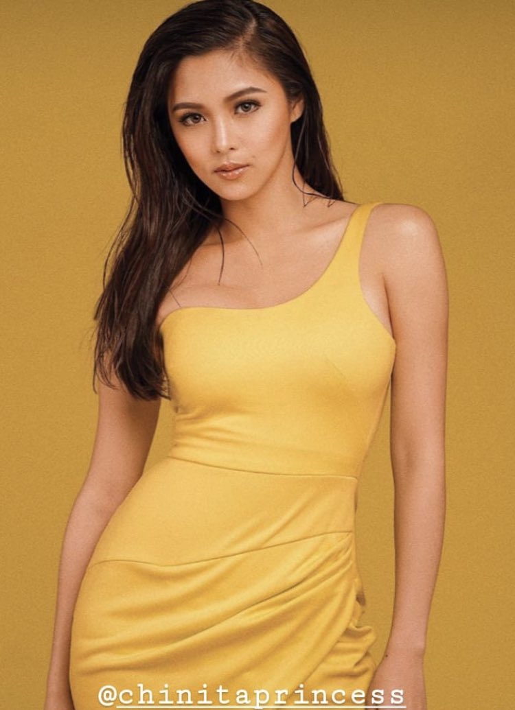 armee0528's tweet photo. What’s wrong @itsShowtimeNa? @olivezarate @ABSCBN
Hindi nman po basketball player si Kim @prinsesachinita para lng i-bangko ninyo. She is a HOST & a crowd drawer but up until today,nasa sideline lng siya! GRABE!
She has her flaws but above & beyond those, She is STILL an ASSET https://t.co/yCGJjl8Qw6