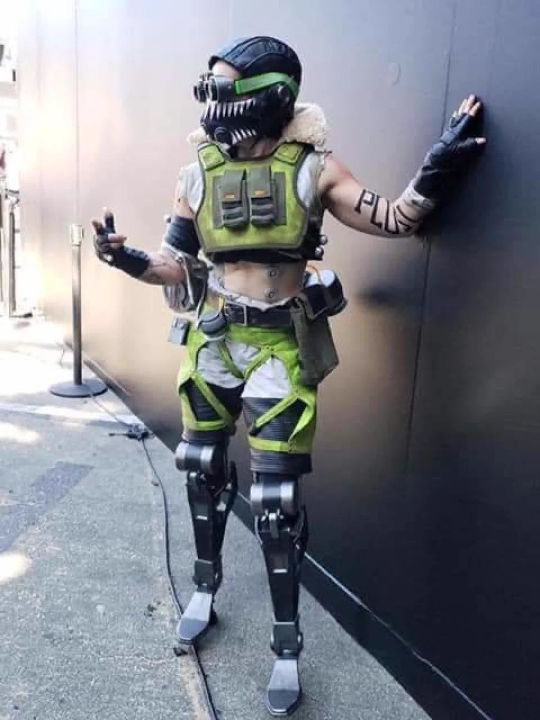 @Ortho_FL 両脚が無い女性がオクタンのコスプレしたのもっと広まって欲しい 
