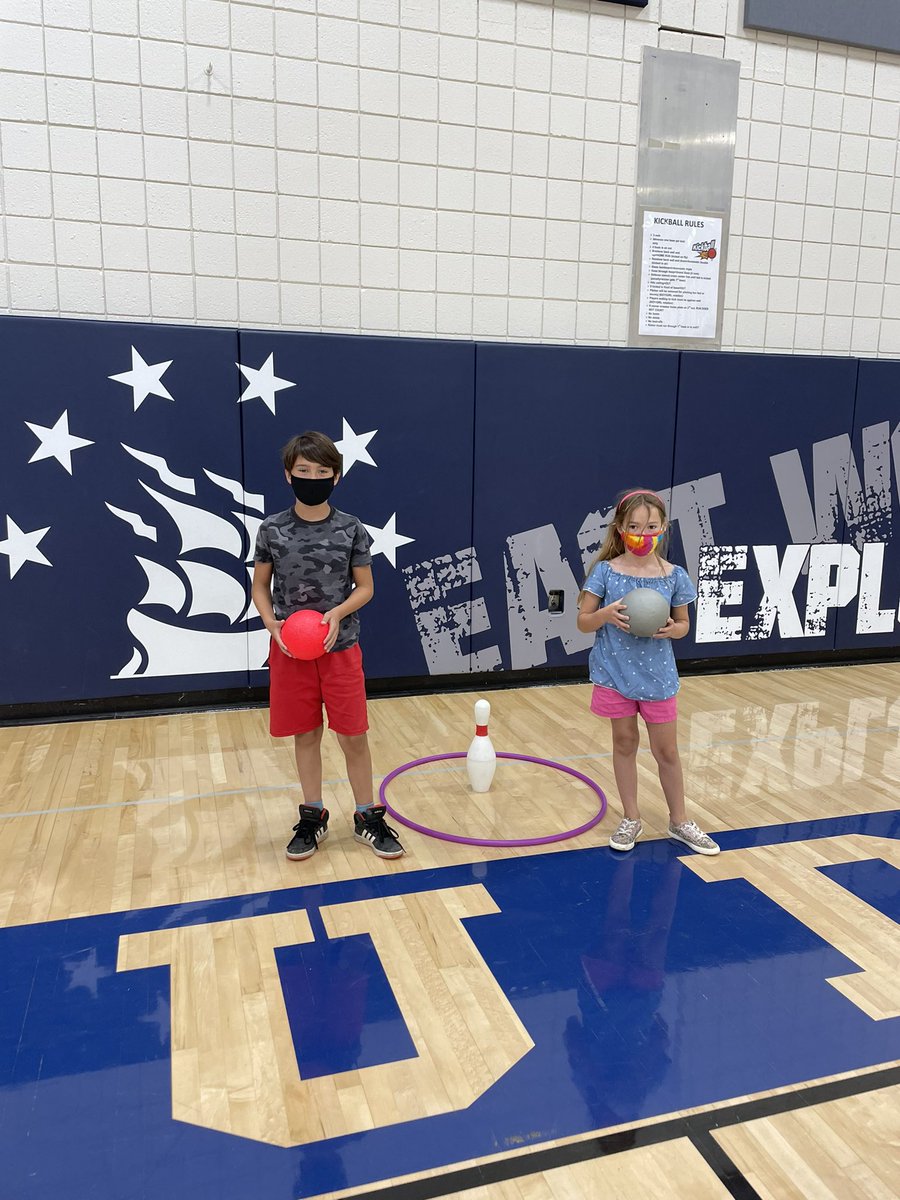 sporter2567's tweet photo. Family (siblings) teamwork 👍❤️ #EWISPride #RollHud #PE https://t.co/oFpzpGQ0l4