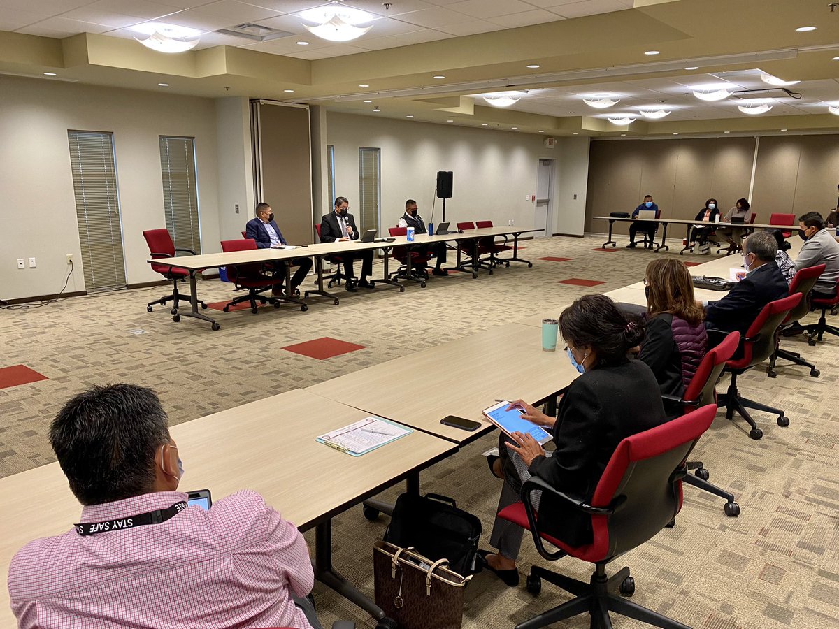 NezForAZ's tweet photo. Yá’át’ééh and good morning to everyone! We begin the new week with our weekly meeting with Division Directors. Today, we pray for the health and safety of all people, including our men and women serving and defending our country. Please be safe, get vaccinated, and mask up 😷🙏🏽 https://t.co/4Tyj8U0XwH