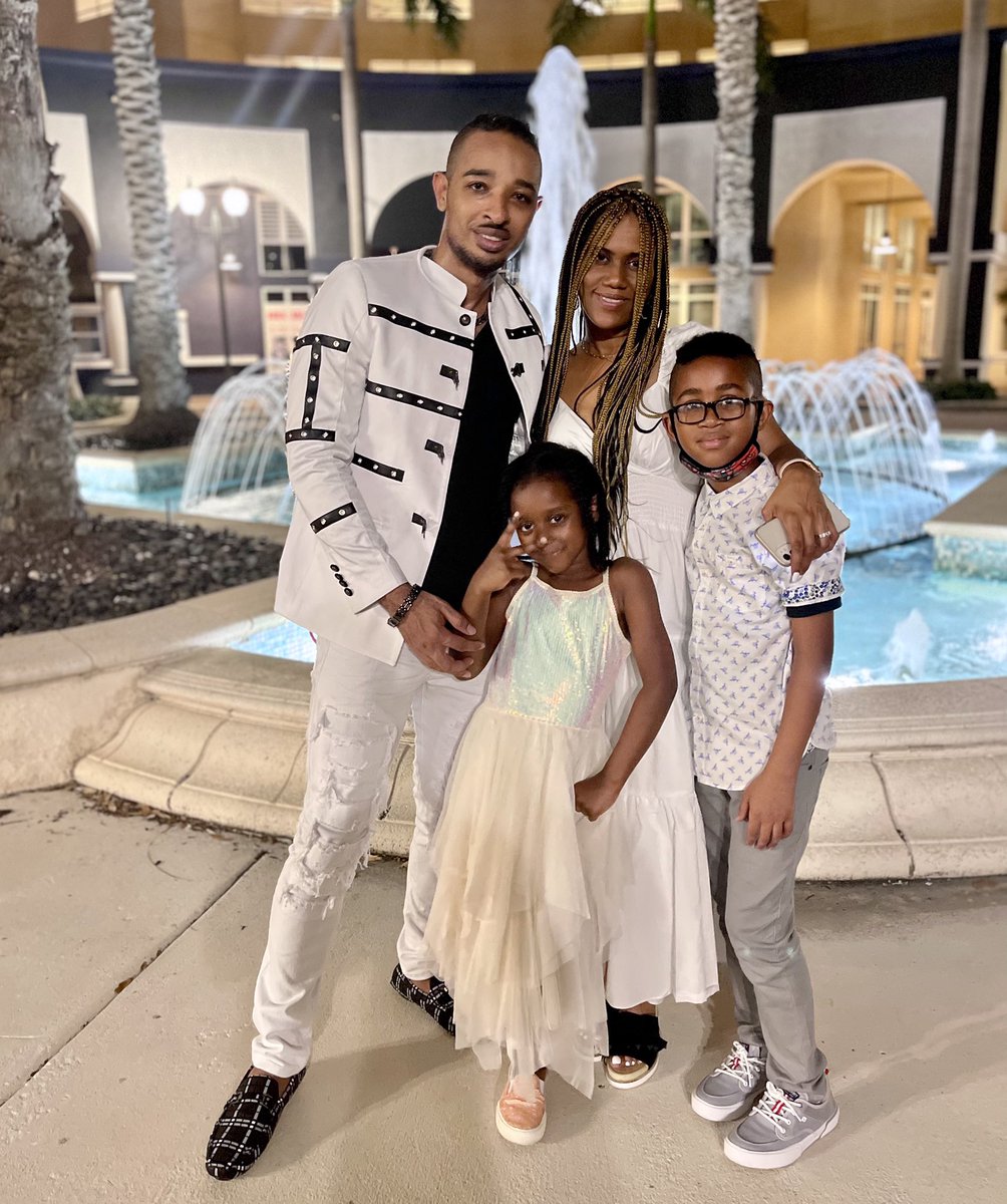 djnicholas2's tweet photo. Sunday night boat ride #2 with the family. Shout out to Bishop Darby and the @godsabidingplace family.
#djnicholas2021 #family #marraige #daughter #son #ministry #ontheshout #bibleaddict #abnormaldecibels #liftingjesushigh #keepingitloud https://t.co/1XCdfRuDhp