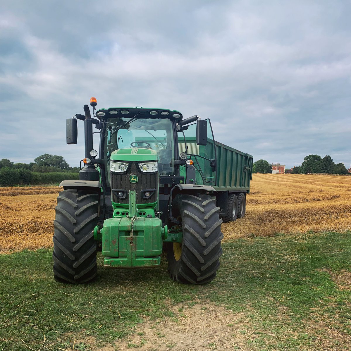 PeachCroftFarm's tweet photo. Our wheat harvest is in full swing! 🌾🚜 

#britishfarming #harvest https://t.co/KQ2vE0C1KS